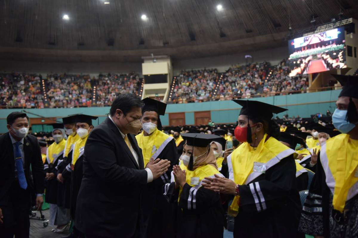 Menko Airlangga Harapkan Wisudawan Universitas Nasional Dapat Berprestasi dan Mengharumkan Nama Bangsa di Duni