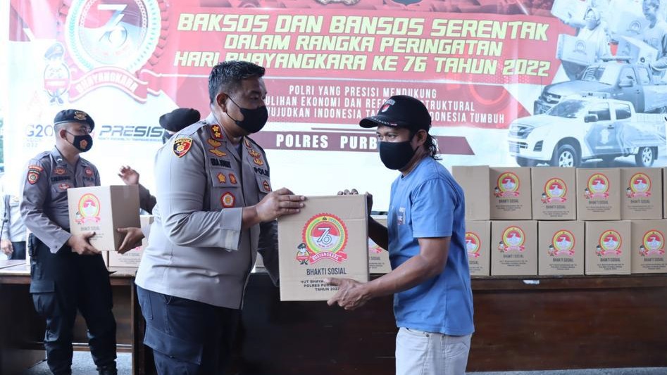 Baksos Hari Bhayangkara Ke-76, Polres Purbalingga Bagikan Ratusan Paket Sembako