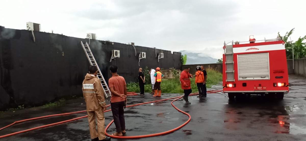Tempat Karaoke dan Longue di Ajibarang Terbakar, Api Sempat Dipadamkam Kemudian Terbakar Lagi