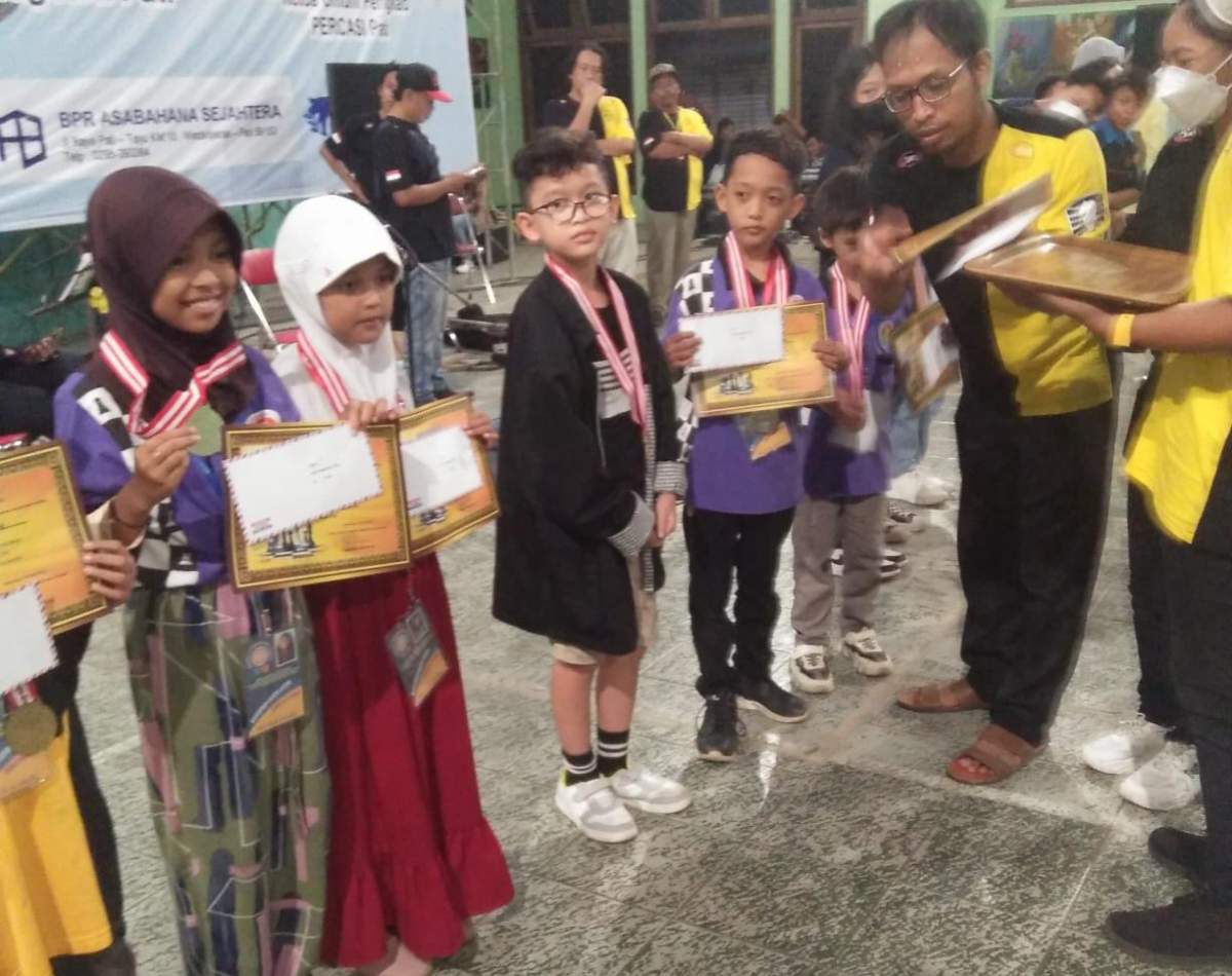 Tim Catur Banyumas Juara Umum Kerjuprov Catur Jawa Tengah, Borong 7 Medali Emas