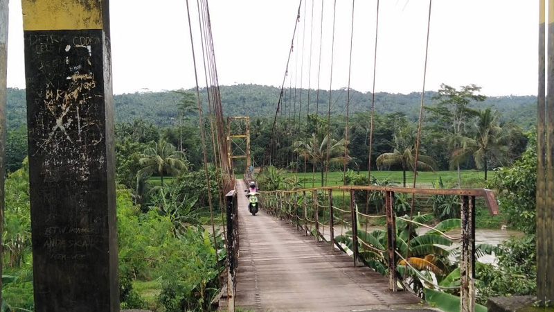 Jembatan Gantung Banjaran-Sindang Belum Ditutup Meski Berbahaya