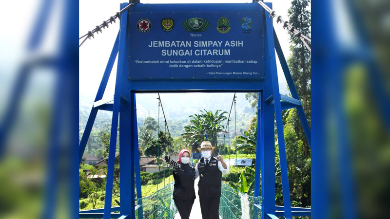 Resmikan Jembatan Gantung Simpay Asih, Ridwan Kamil: Ekonomi Warga Bisa Meningkat