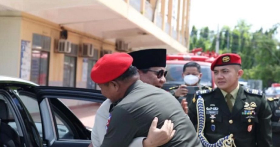 Keren, Prabowo Subianto Disambut Mantan Anak Didik Saat Sambangi Markas Kopassus Kerajaan Kamboja