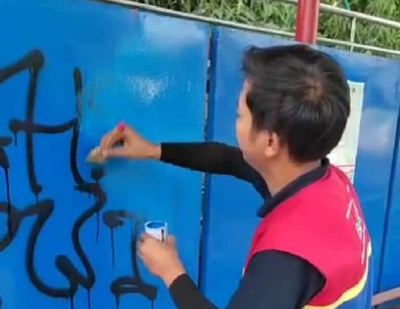 Rusak Fasum Bisa Dipidana, Halte Trans Banyumas Dicorat-coret