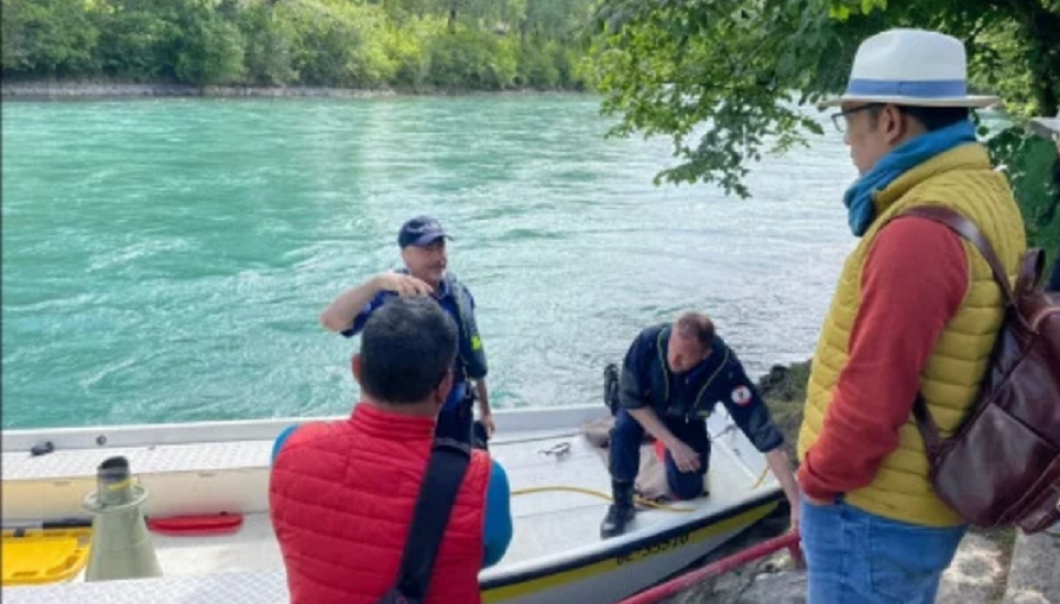 Sajak Ketegaran Hati Ridwan Kamil Ditulis Santani: “Tangis paling mengerikan adalah tangis tak bersuara seoran