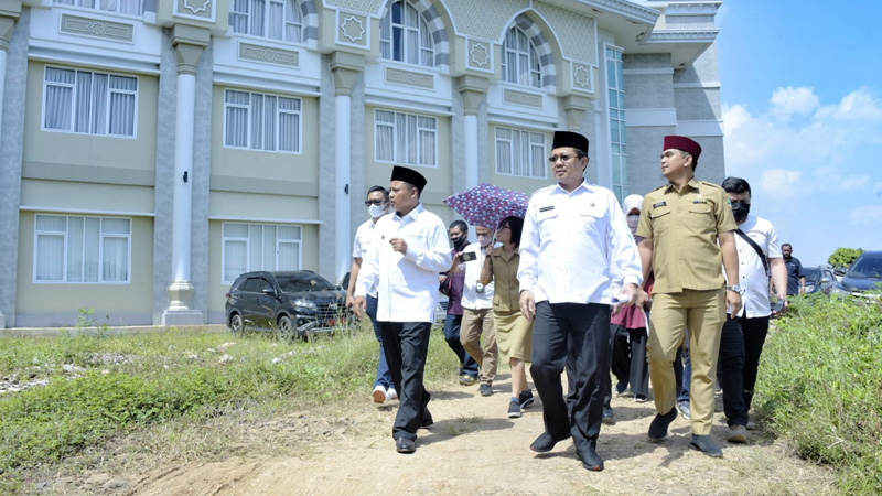 Uu Ruzhanul Tinjau Progres Pembangunan Embarkasi Haji Indramayu