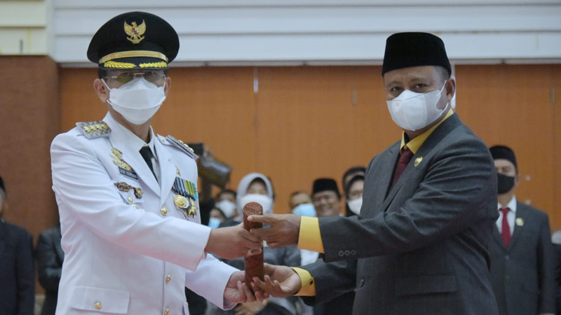 Uu Ruzhanul Ulum Lantik Dani Ramdan sebagai Penjabat Bupati Bekasi
