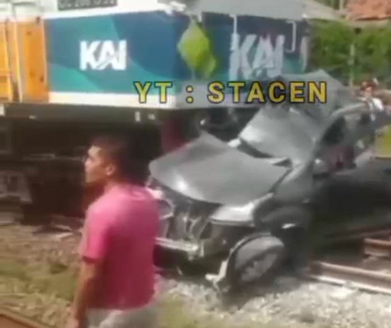 Viral Kecelakaan Mobil Terseret Kereta Api, Ternyata Korbannya Kader PKS