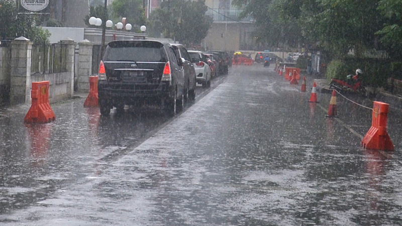 Larangan Parkir di Jalan Pengadilan Purwokerto Tak Dihiraukan