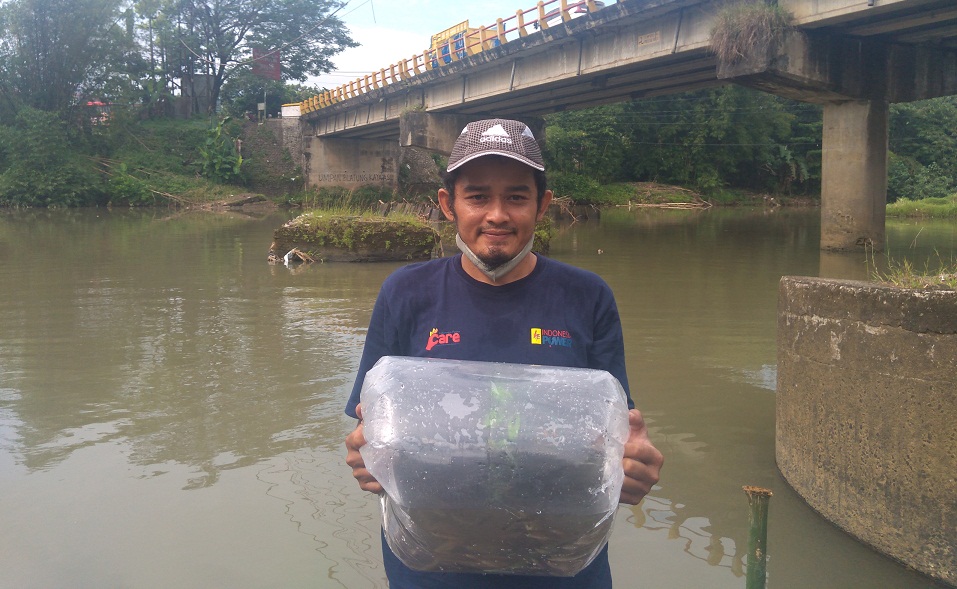 Kuat Pujianto, Sopir Tronton yang juga Pemancing, Pasangi Plang Larangan di Tepi Sungai Agar Tidak Setrum, Rac