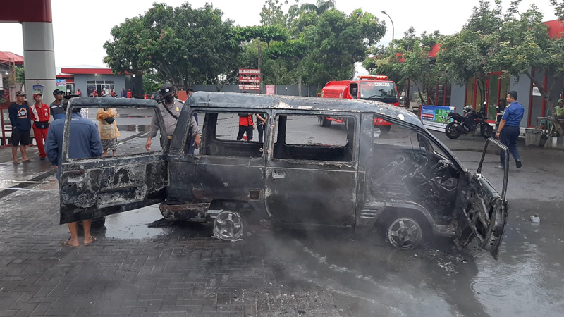 Isi BBM, Mobil Tiba-tiba Terbakar di SPBU