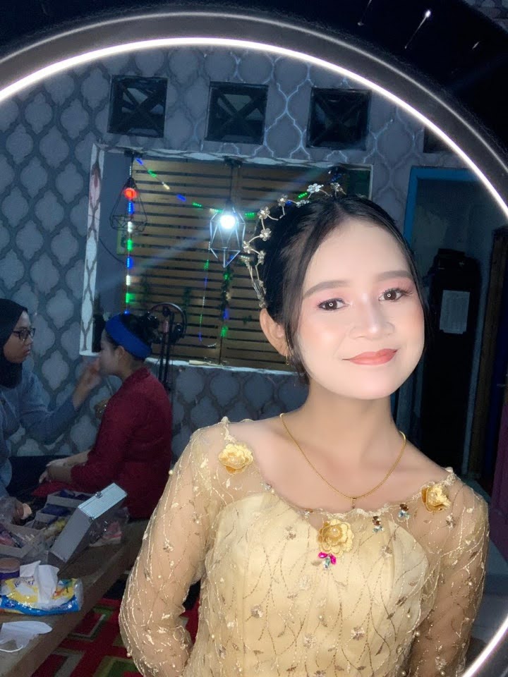 Orderan Perias Wisuda Membludag
