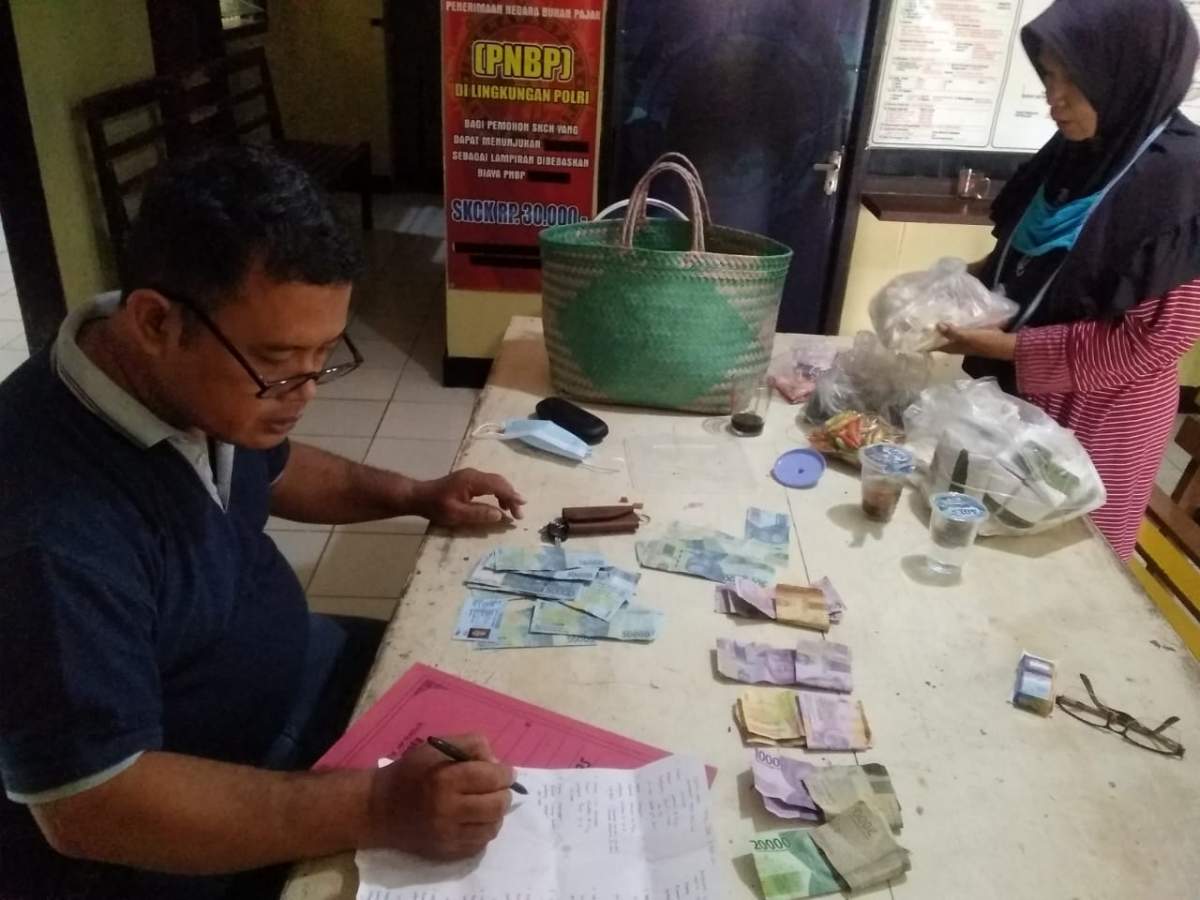 Terduga Pelaku Pengedar Uang Palsu Bawa Rp 1 Juta 700 Ribu di Pasar Sumpiuh