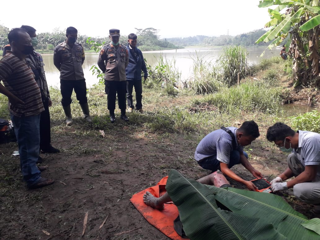 Geger, Mayat Lelaki Ditemukan Mengambang di Sungai Serayu Desa Papringan Banyumas