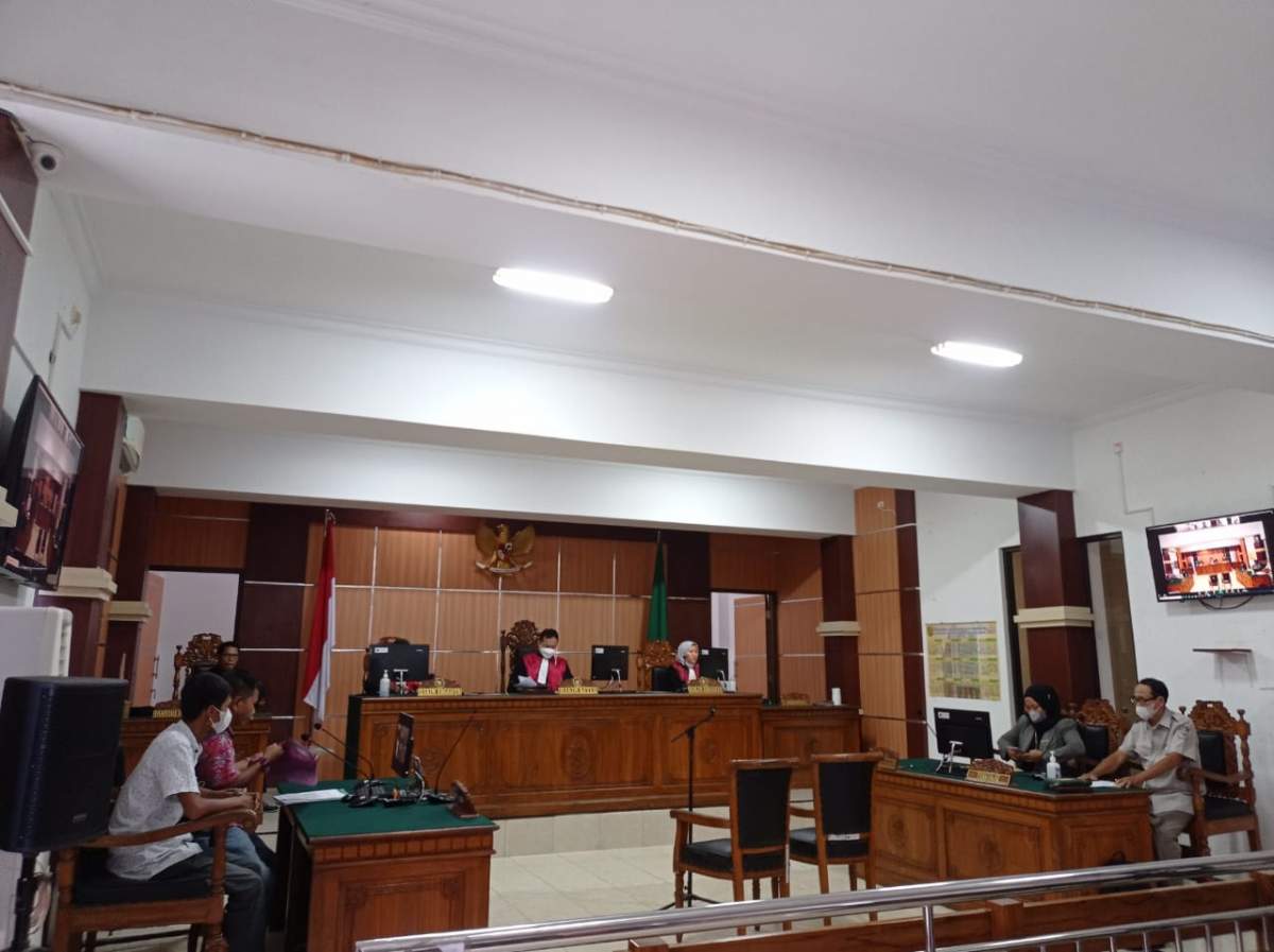 Sidang Kasus Perdata Tergugat Mantan Kades, Kades dan Sekdes Karanglewas di PN Purwokerto, Majelis Hakim Saran