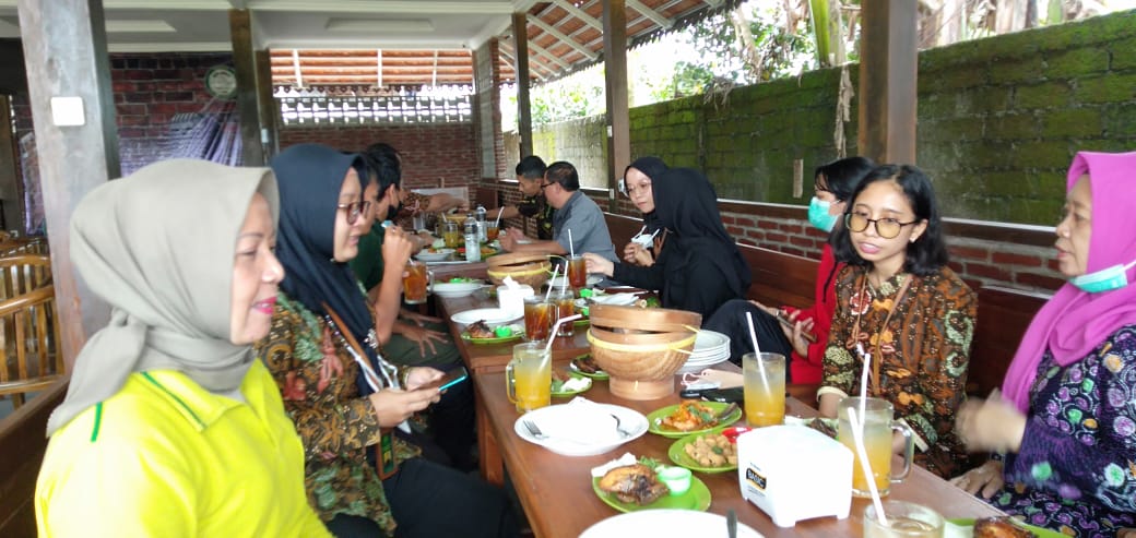 Warung Kopi Sangit Munjul, Nuansa Asri, Sajikan Menu Nusantara