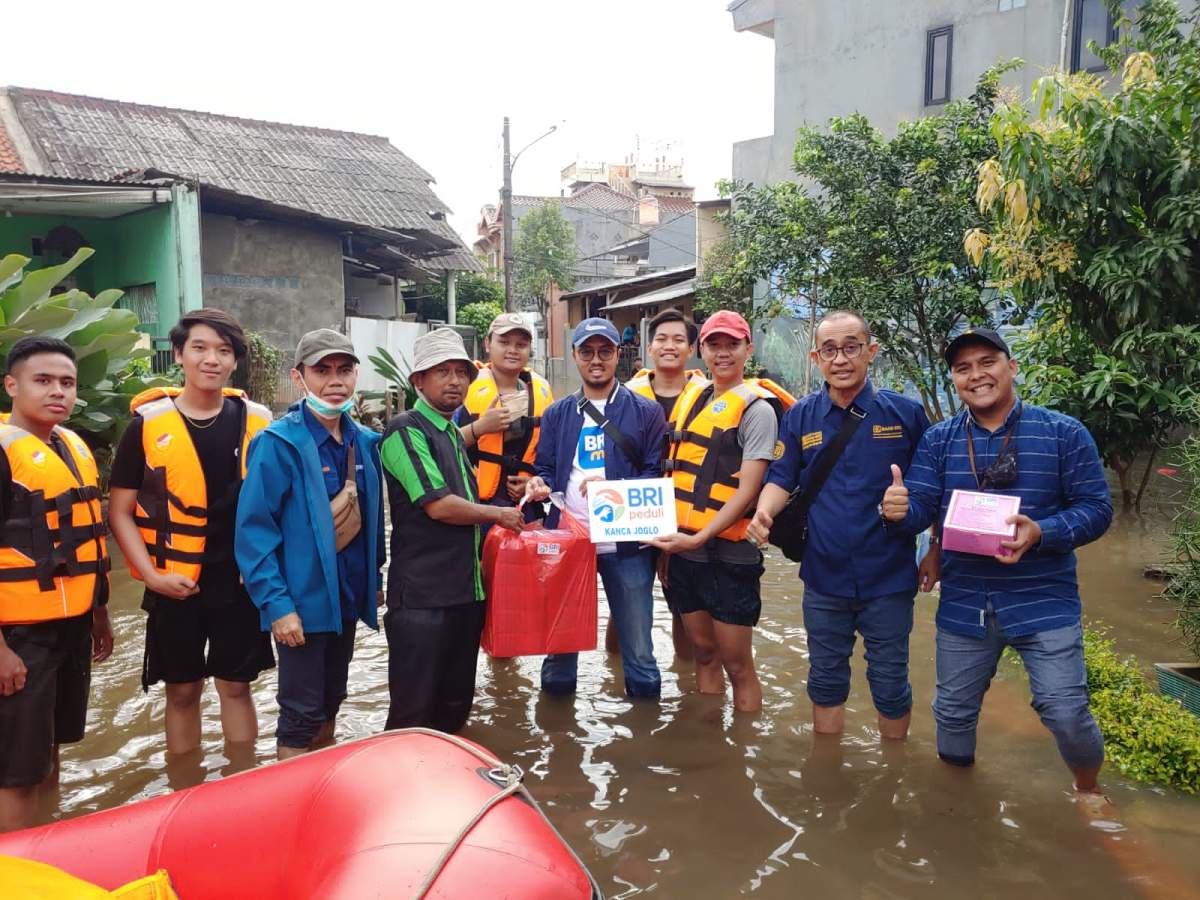 Cepat Tanggap Bencana Banjir, BRI Salurkan Bantuan ke Warga Ciledug, Tangerang & Garut