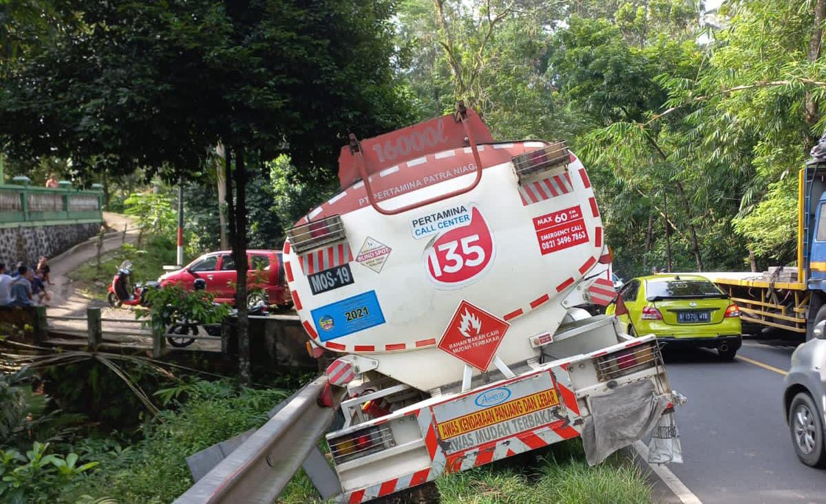 Truk Tanki Pertamina Kecelakaan Jalan Raya Banyumas-Kemranjen, Ini Gara-garanya