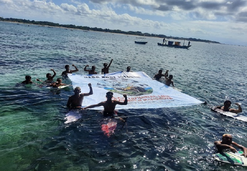 Peselancar Ikut Tolak Pembangunan Terminal LNG