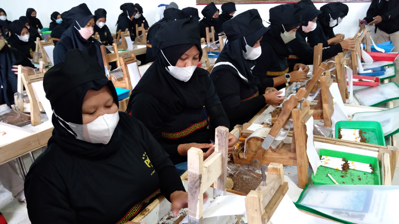 Industri Rokok Kecil Saat Ini Sudah Bisa Berdiri Sendiri Tak Perlu Bermitra dengan Industri Besar