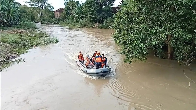 Seorang Santri Hanyut di Sungai Ciwaringi