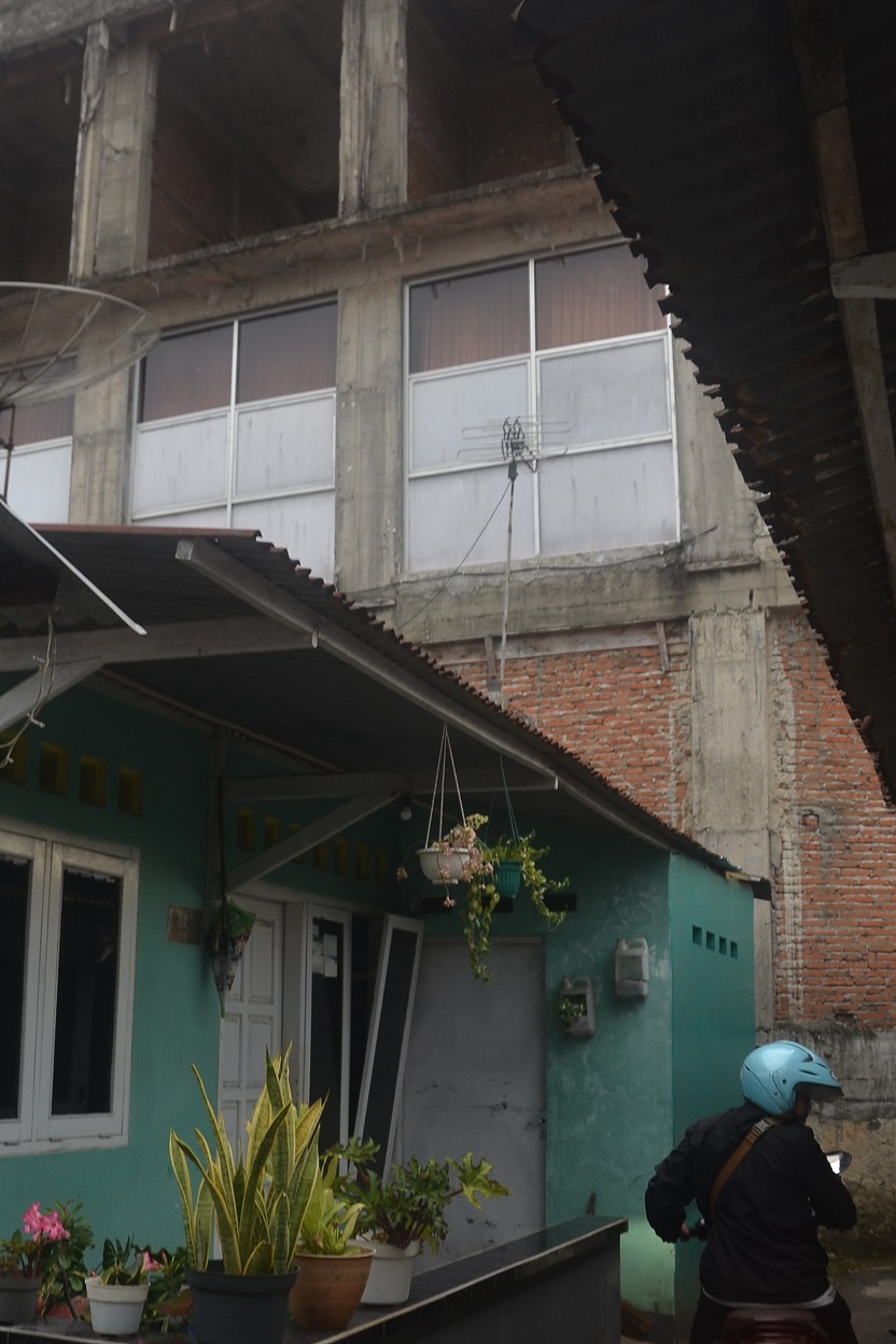 Hotel Rodamas Purwokerto Diprotes Warga, Alat Kontrasepsi Kerap Dibuang ke Atap Rumah