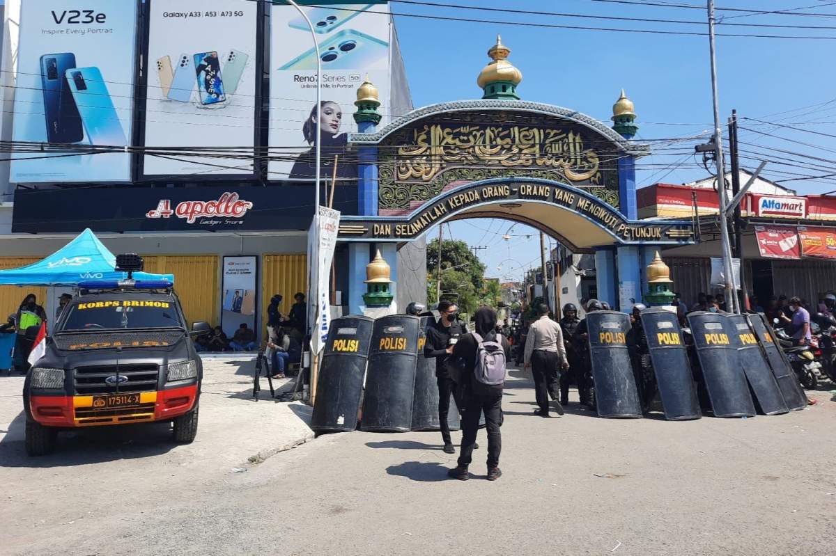 Polisi Kepung Pondok Pesantren Shiddiqiyyah Desa Losari, Ploso Sampai Berhasil Masuk, Penggeledahan Dilakukan