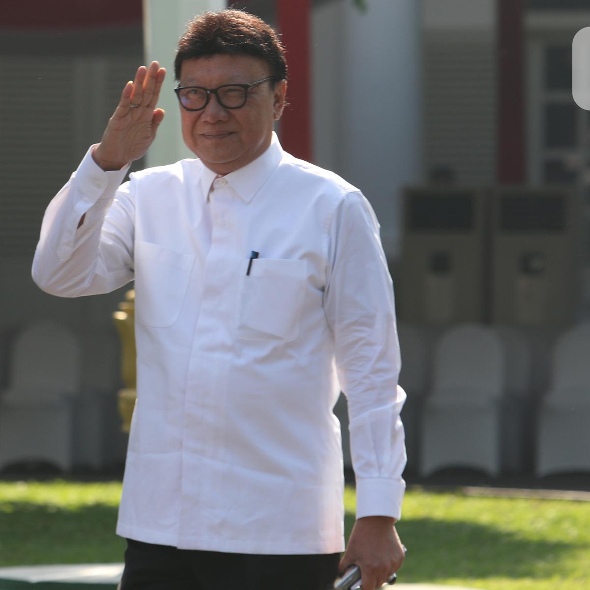 Kibarkan Bendera PDIP Setengah Tiang