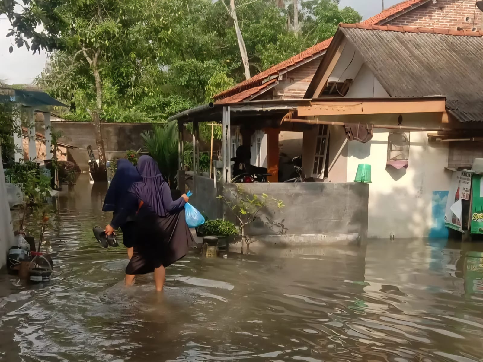 Curah Hujan Tinggi di Cilacap, Picu Banyak Genangan Air, Diprediksi akan Berlangsung Beberapa Hari Kedepan