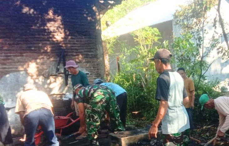 Ditinggal ke Warung, Rumah Warga Sidomukti Terbakar