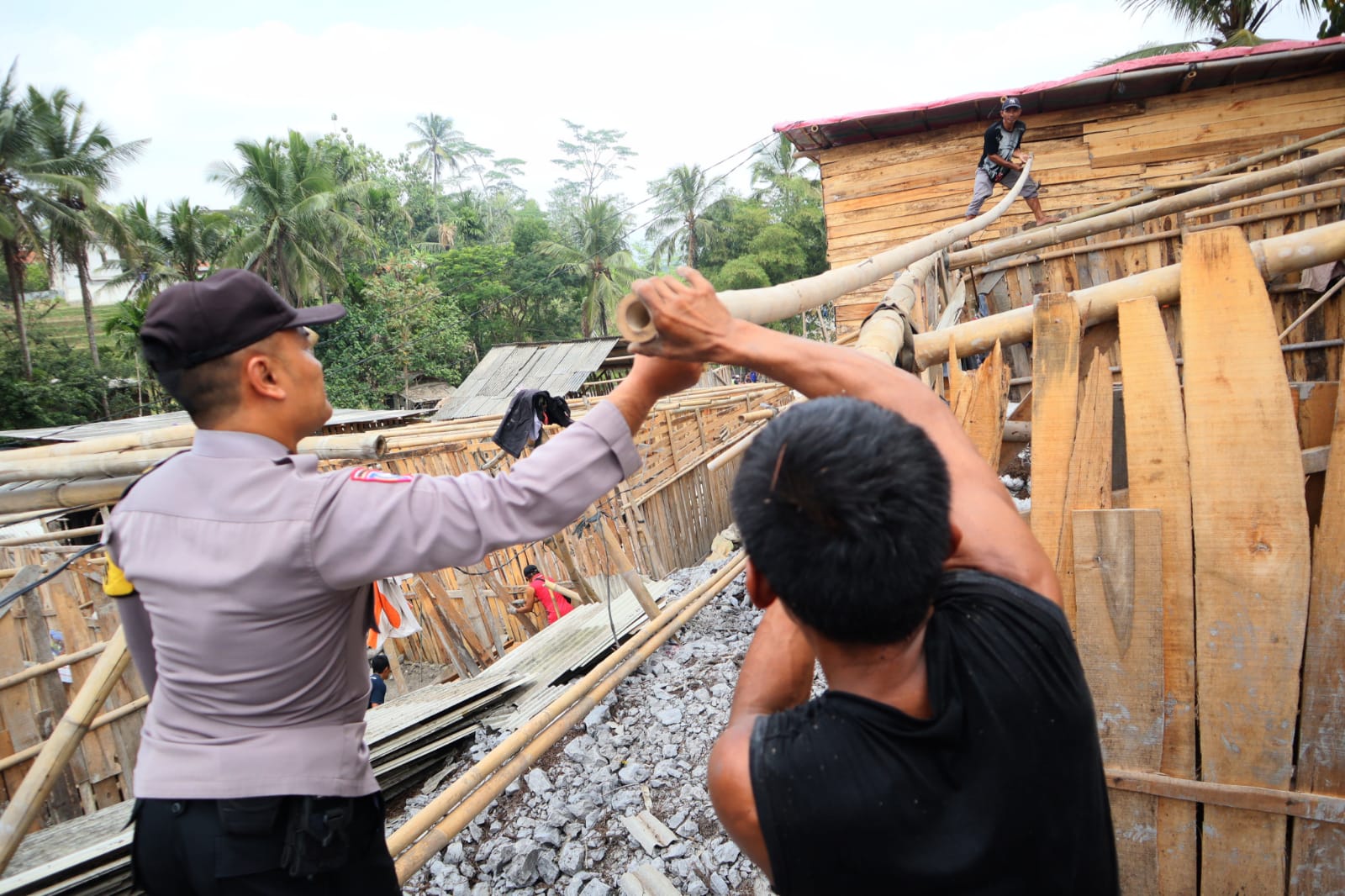 Pembongkaran Bedeng Tambang Emas di Pancurendang Ajibarang Ditarget Dua Hari