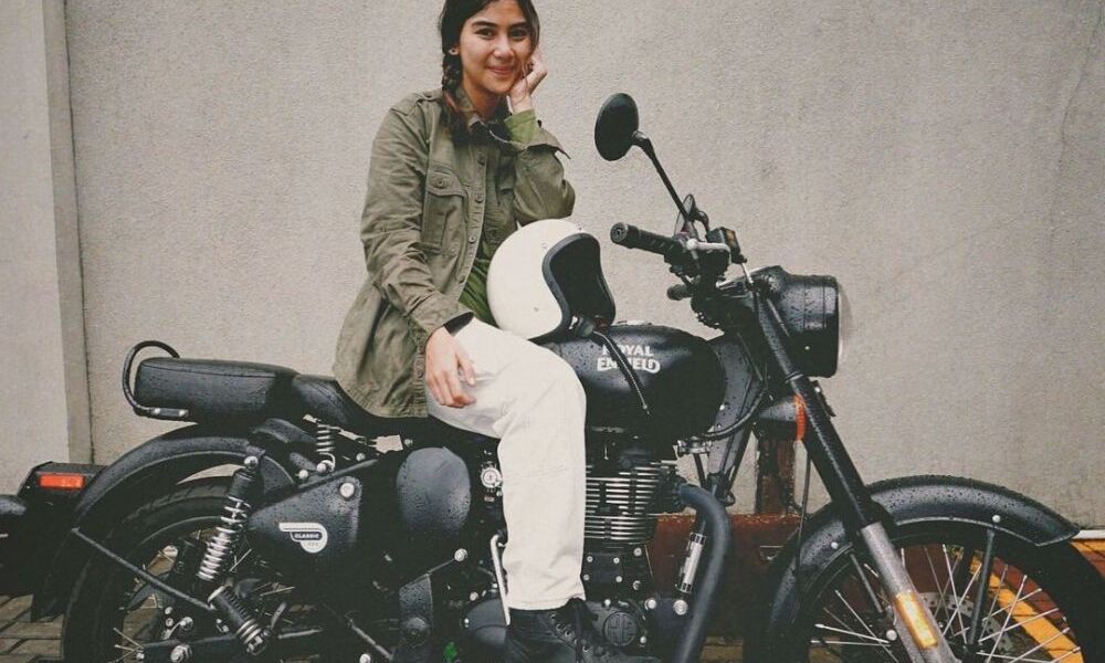 Keuntungan Mengendarai Motor Moge ala Adinda Thomas: Gaya dan Kebebasan