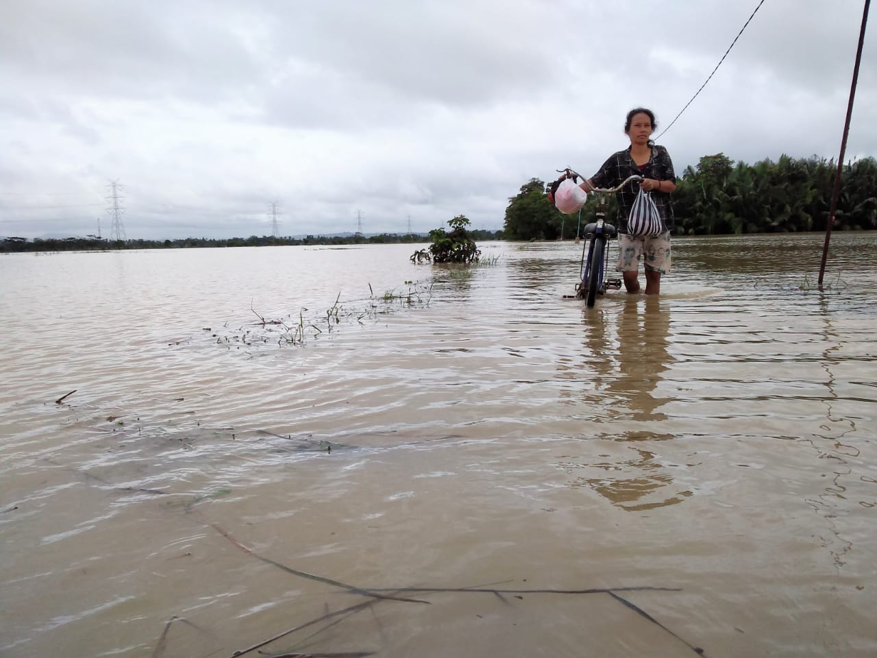  13 KK di Gerumbul Nusapule Desa Nusadadi Sumpiuh Tergenang Banjir