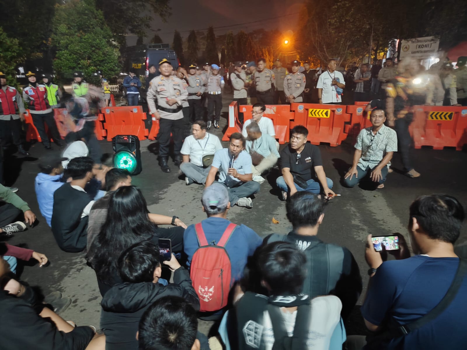 Usai Ketum Persibas Mundur, Suporter Gelar Aksi Damai Sampaikan Aspirasi kepada Ketua Askab Terpilih 