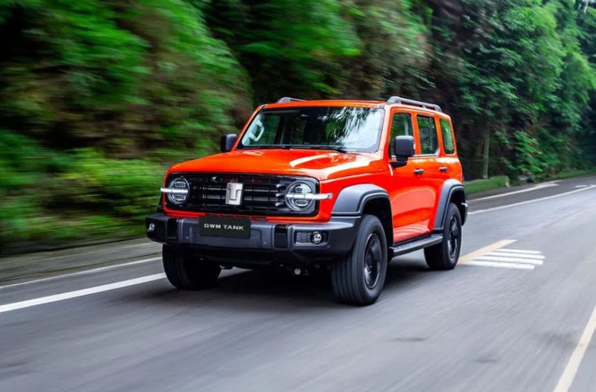 Performa Beringas dan Desain Maskulin, Inilah Spesifikasi Lengkap Tank 300 HEV 2025