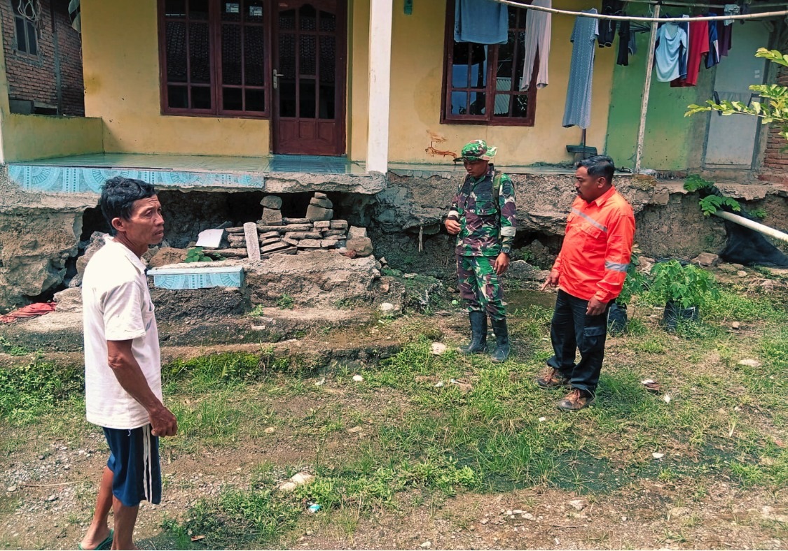 Warga Karanggayam Terancam Tanah Bergerak