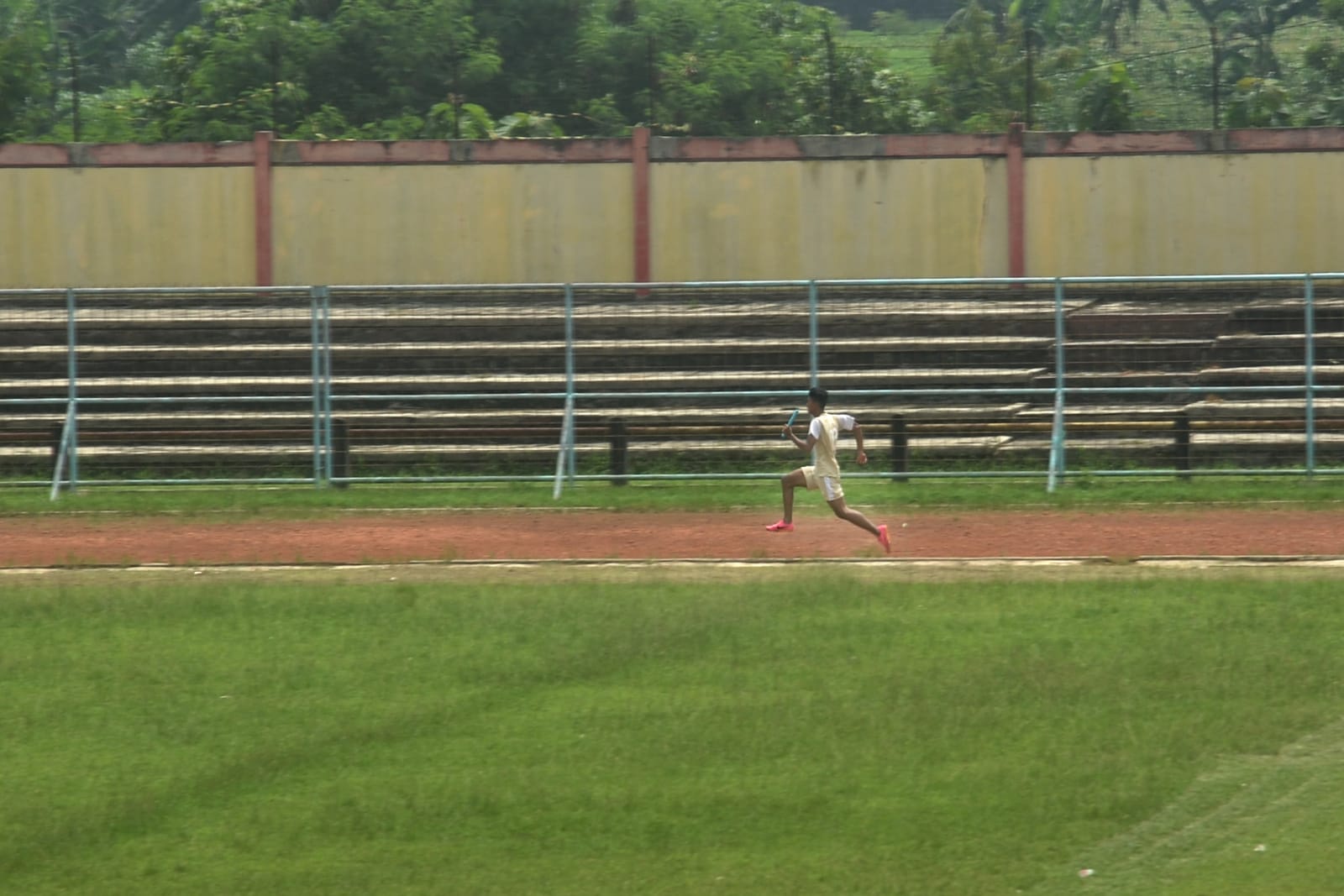Lintasan Lari dan Rumput Gor Satria Bakal Diganti