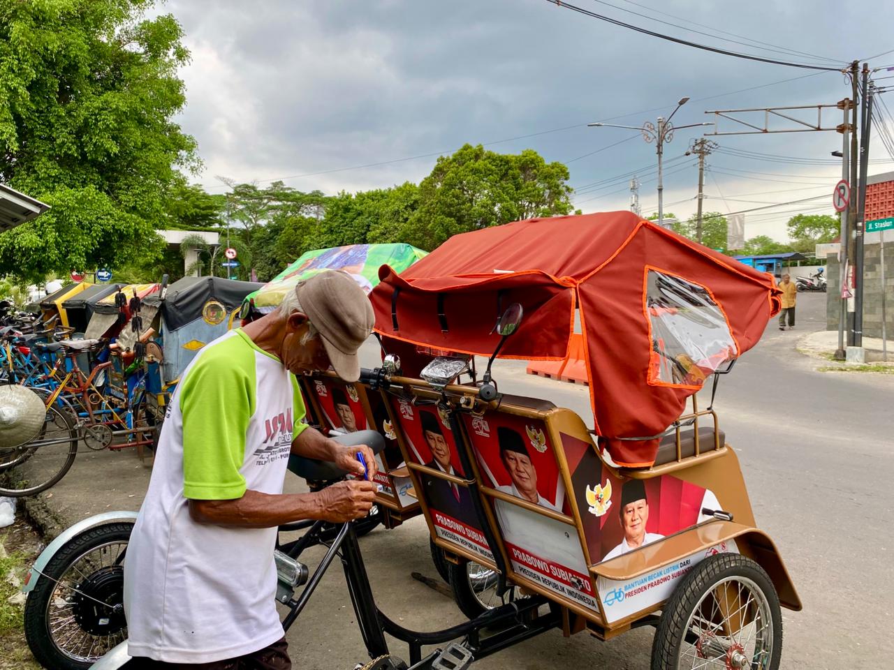 Teknologi Baru Rasa Lama, Becak Listrik Tidak Terapkan Tarif Resmi