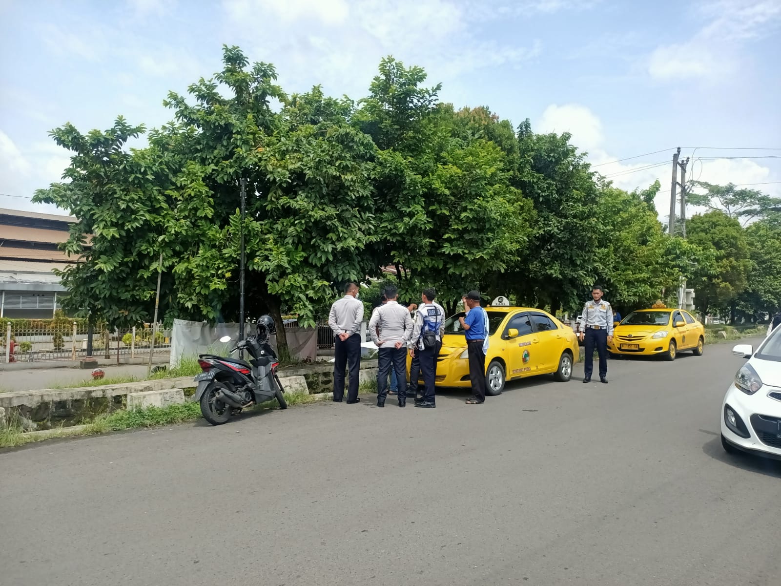 Persoalan Parkir Sembarangan Taksi di Depan Stasiun, Dinhub : Perlu Dikomunikasikan 