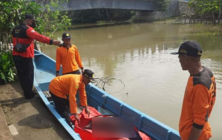 Mayat Perempuan Tanpa Identitas yang Ditemukan di Sungai Desa Penikel Dimakamkan