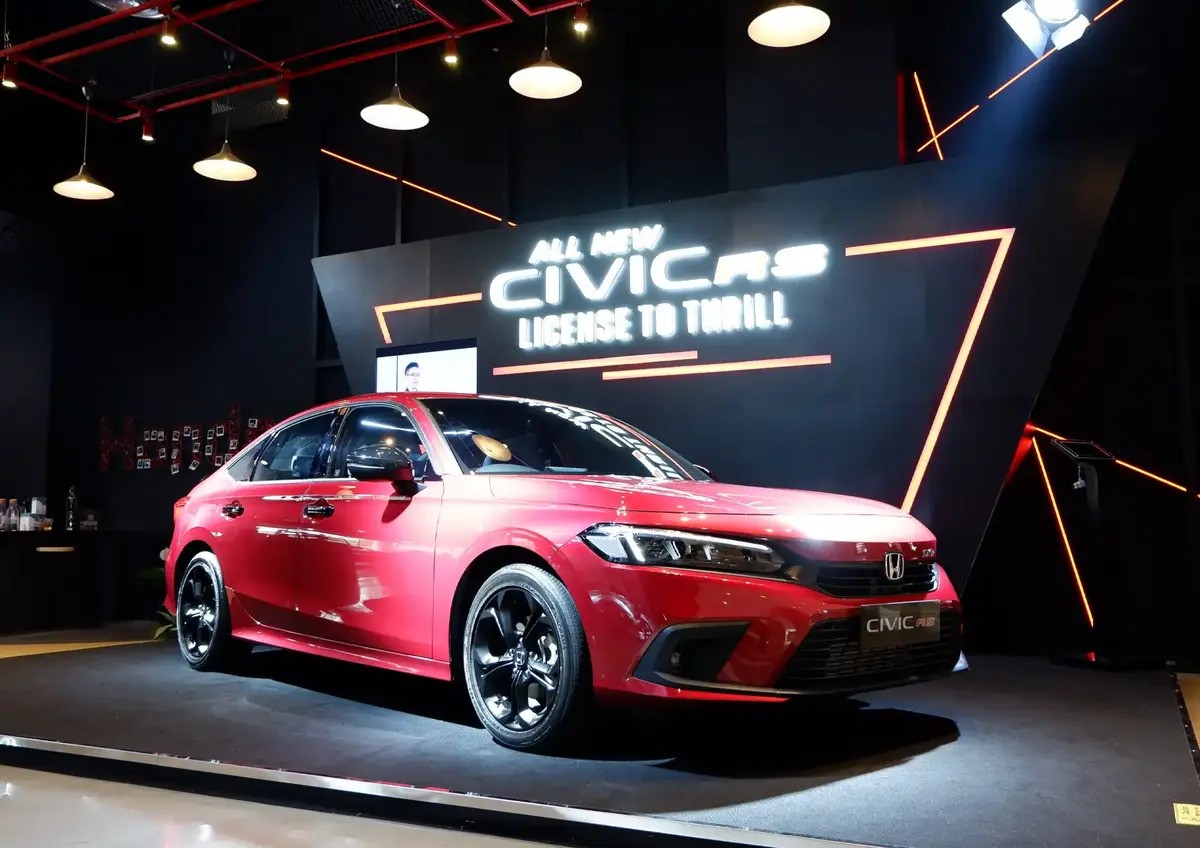 Harga dan Spesifikasi Mobil Listrik New Honda Civic RS e:HEV, Tampil Mewah dan Bertenaga.