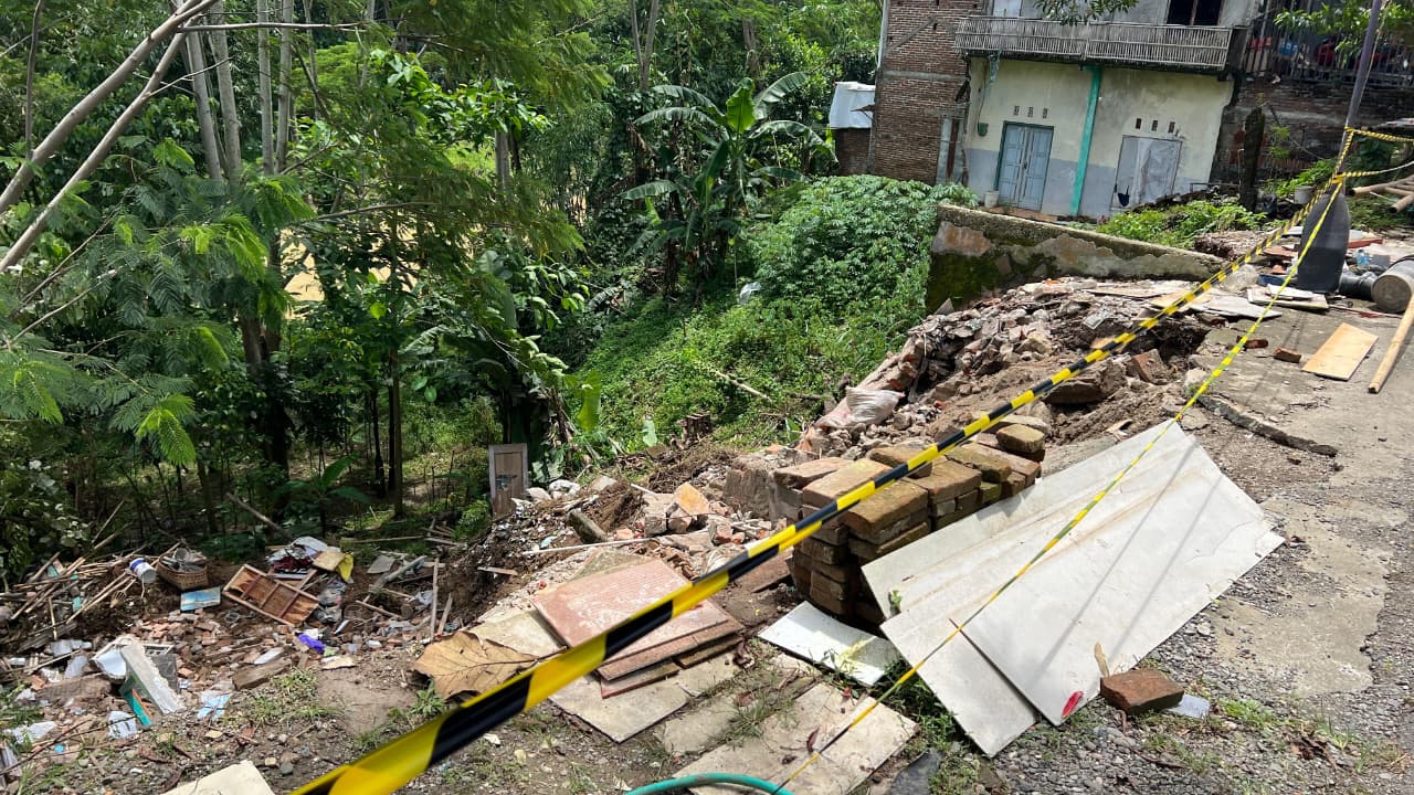 Sungai Lukulo Kebumen Longsor, Satu Bangunan Hilang