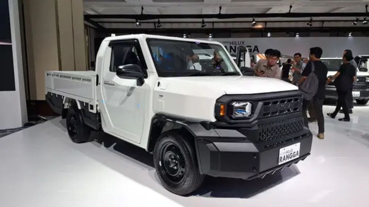 Mobil Niaga Rasa Pribadi? Toyota Hilux Rangga Diesel 2025 Jawab Kebutuhan UMKM dan Milenial!