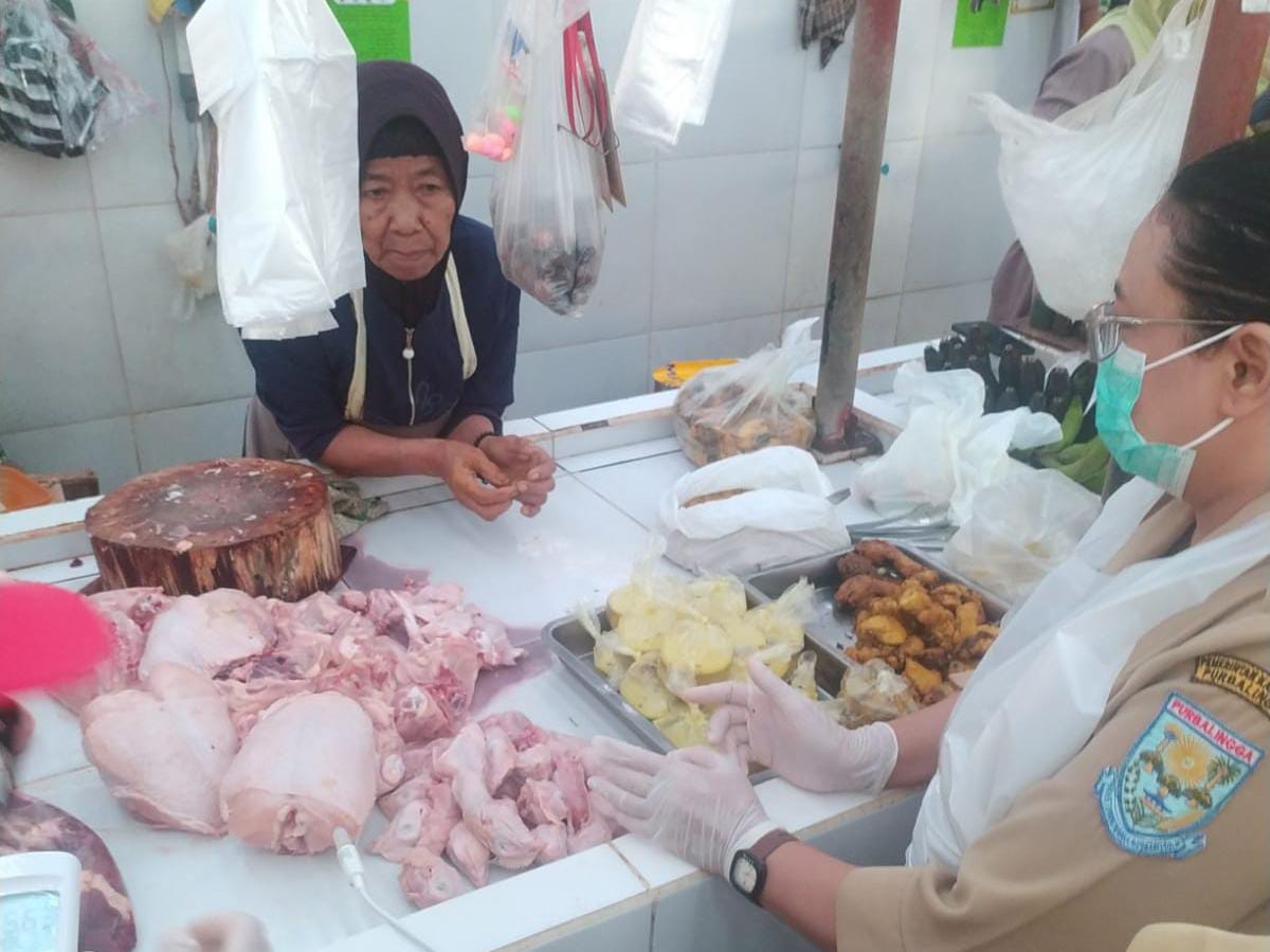 Monitoring DPPP di Pasar Bukateja Temukan Pedagang Campur Daging, Jeroan dan Olahan Matang dalam Satu Lapak