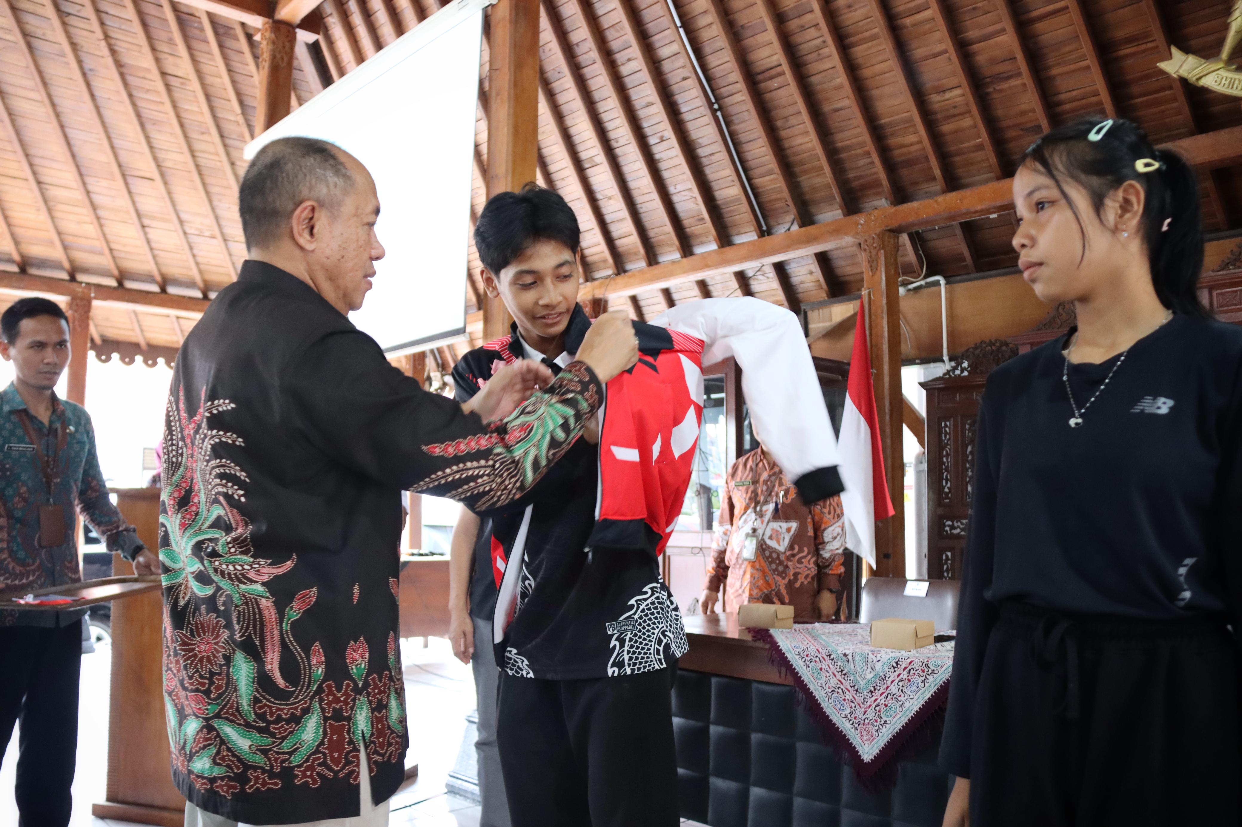 82 Kontingen Popda Dilepas, Bupati Minta Atlet Jangan Jumawa dan Lengah