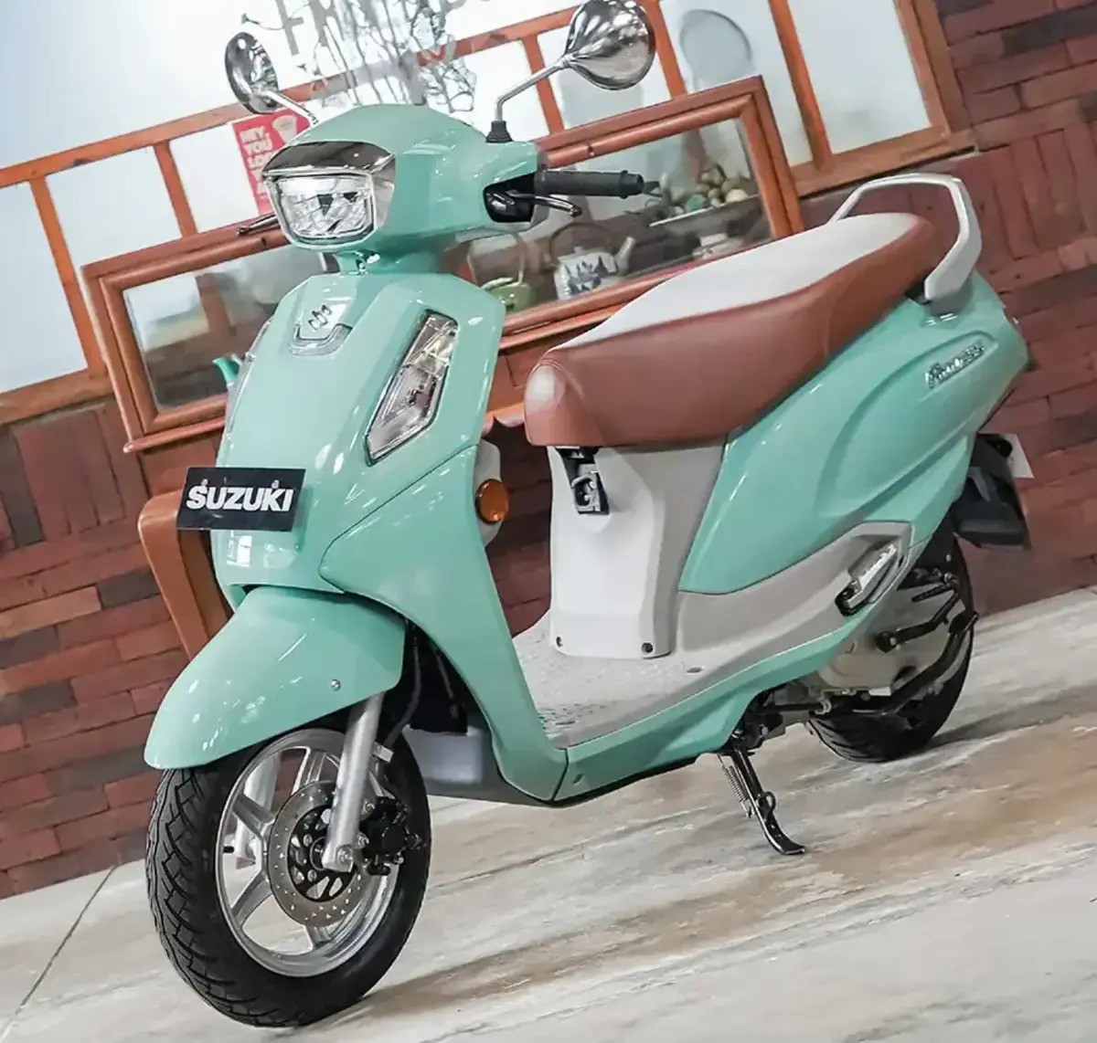 Unik! Suzuki Access 125 Punya Penutup Tangki Bensin di Belakang