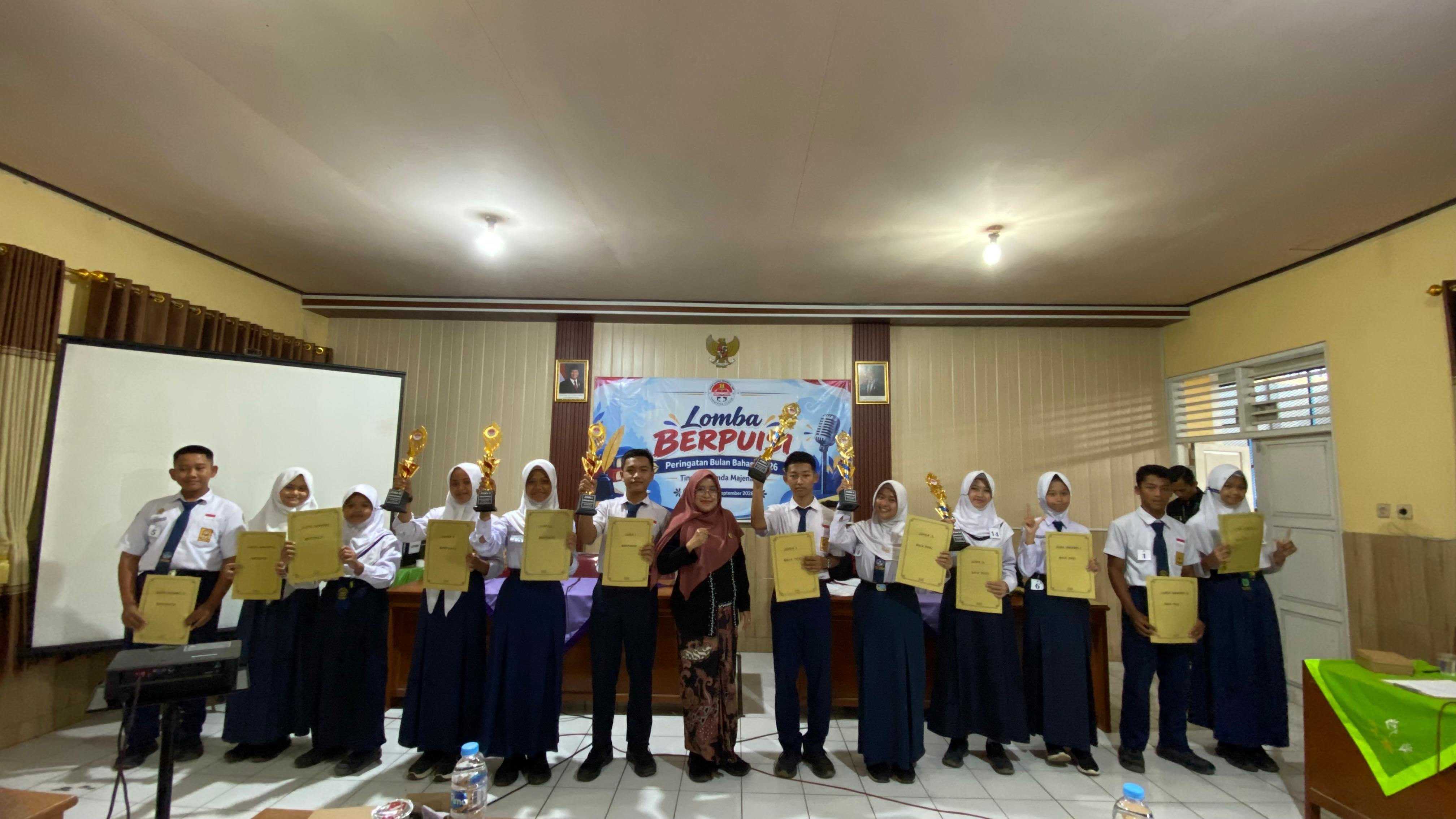 Dua Siswa SMPN 1 Majenang Raih Juara 1 Lomba Bahasa