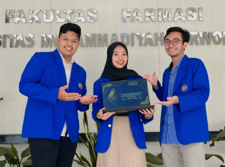 Mahasiswa Farmasi UMP Raih Juara 3 di Ajang Internasional