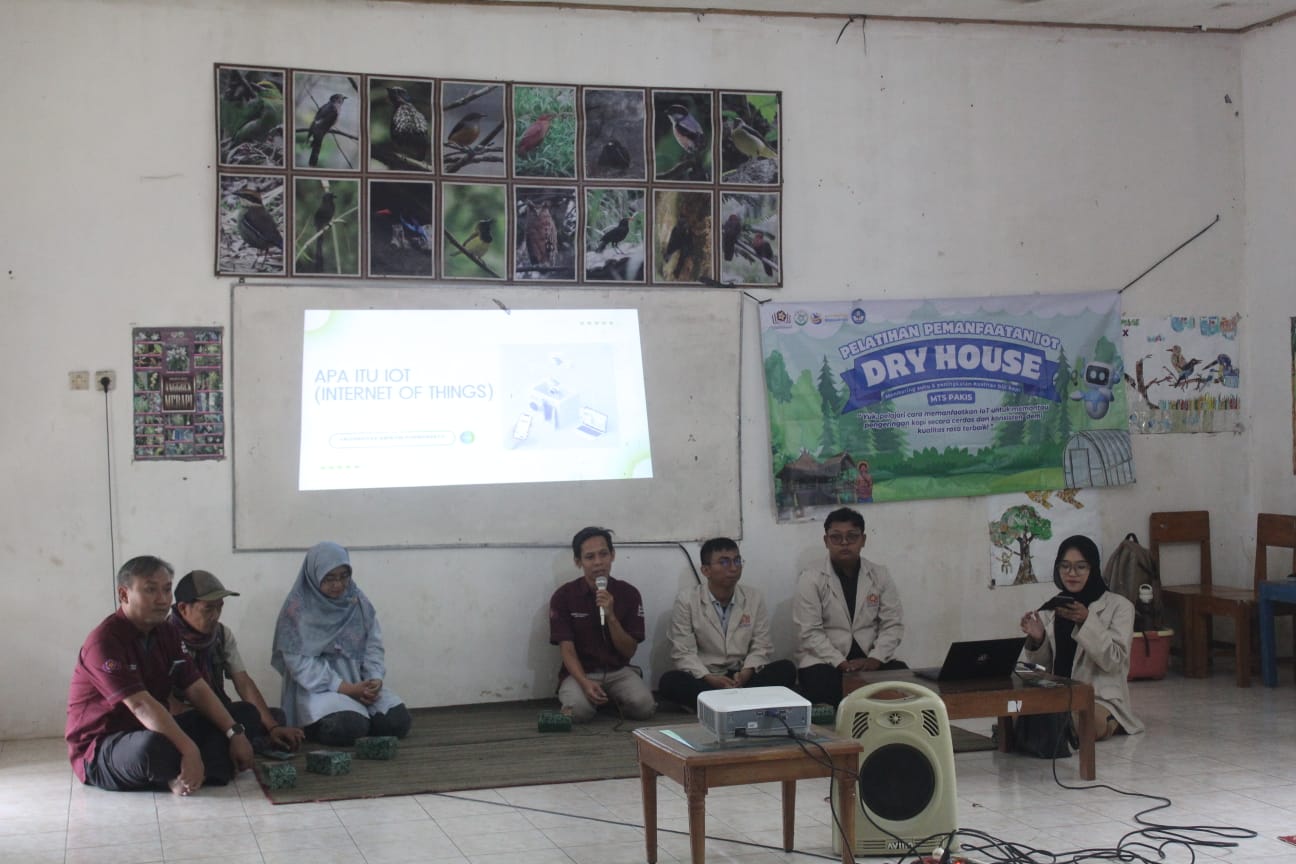 Dosen Amikom Ciptakan Kemandirian Ekonomi di MTs Pakis