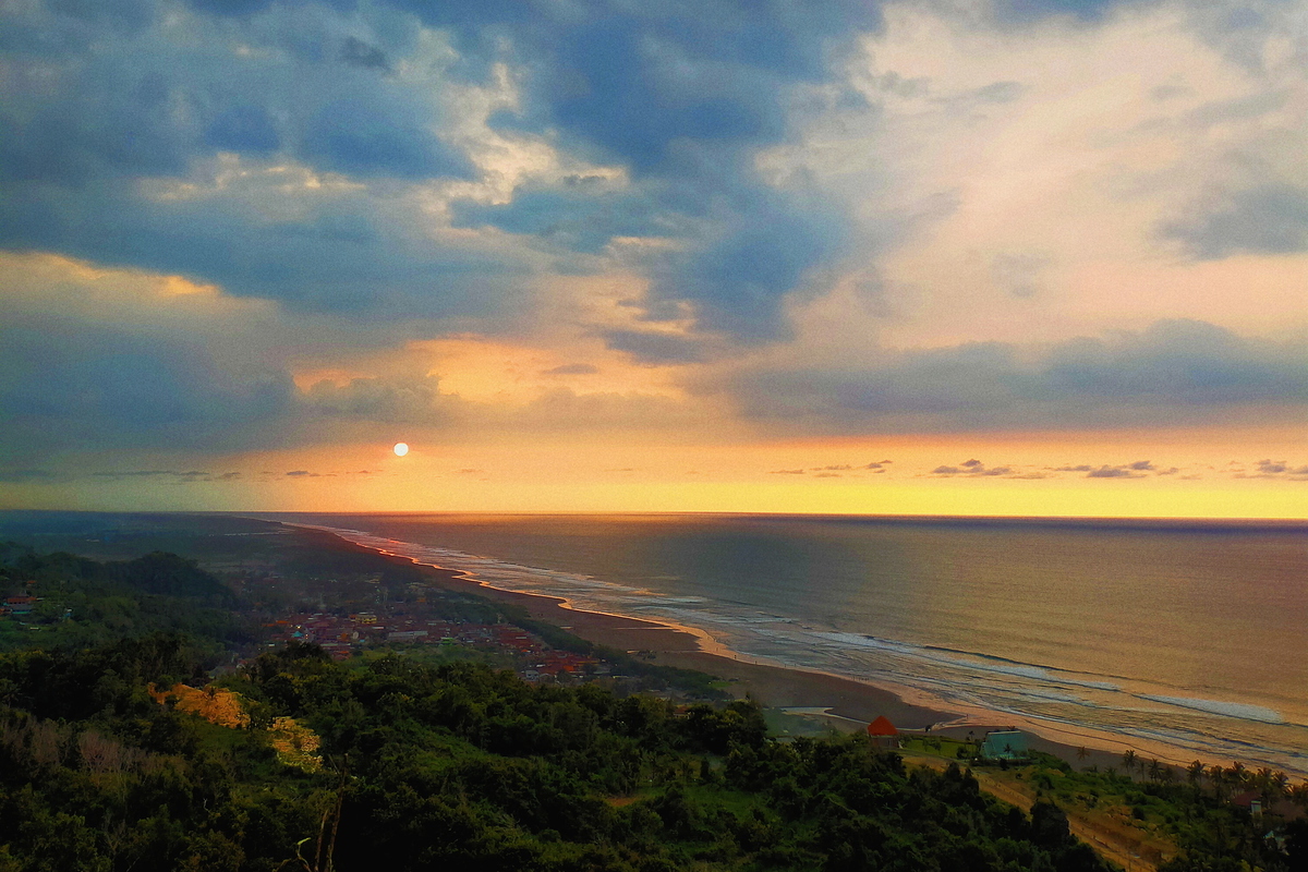 Pantai Parangtritis Salah Satu Pantai Indah Dekat Malioboro dengan Pengalaman Sunset Tidak Terlupakan